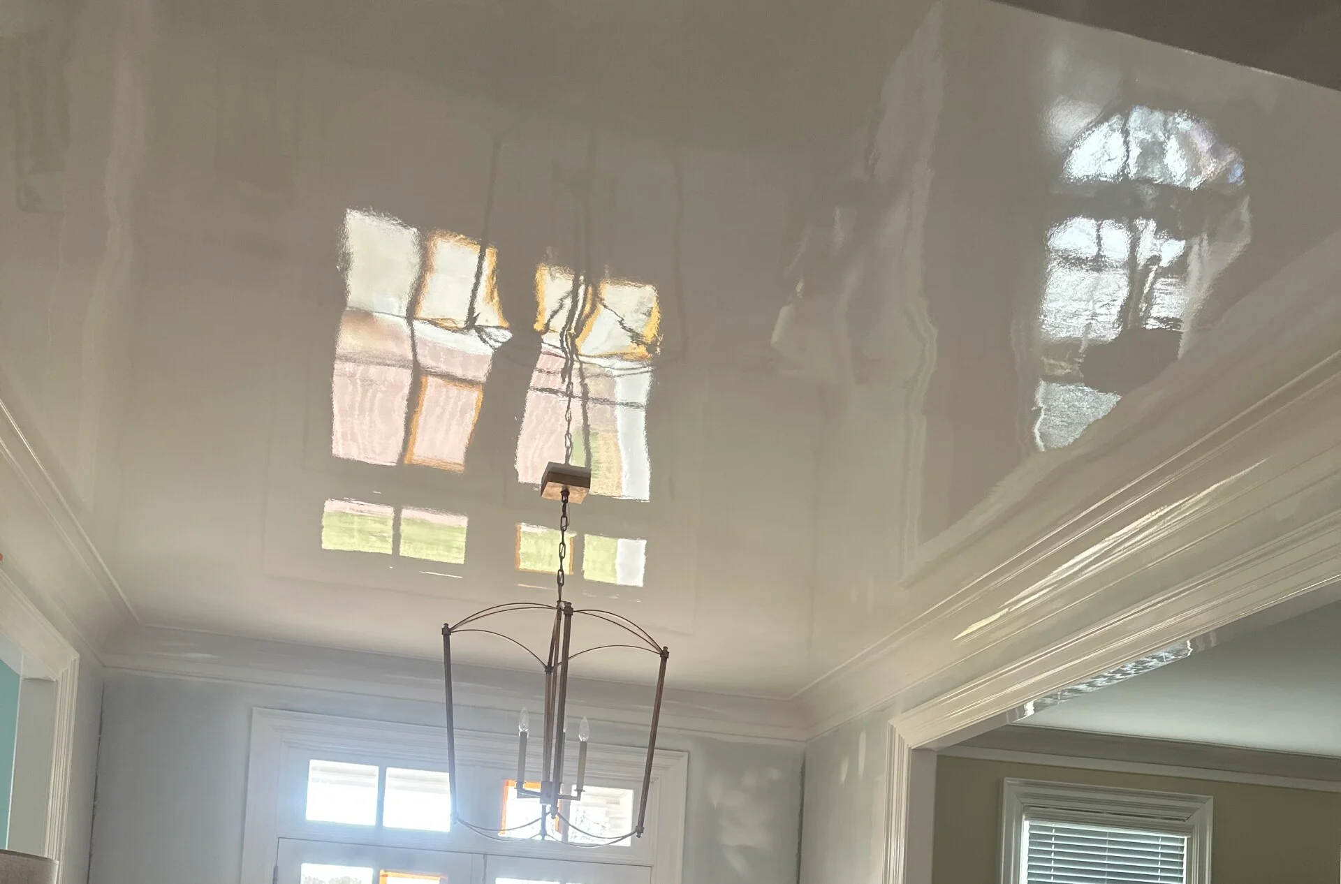 Finished high gloss ceiling